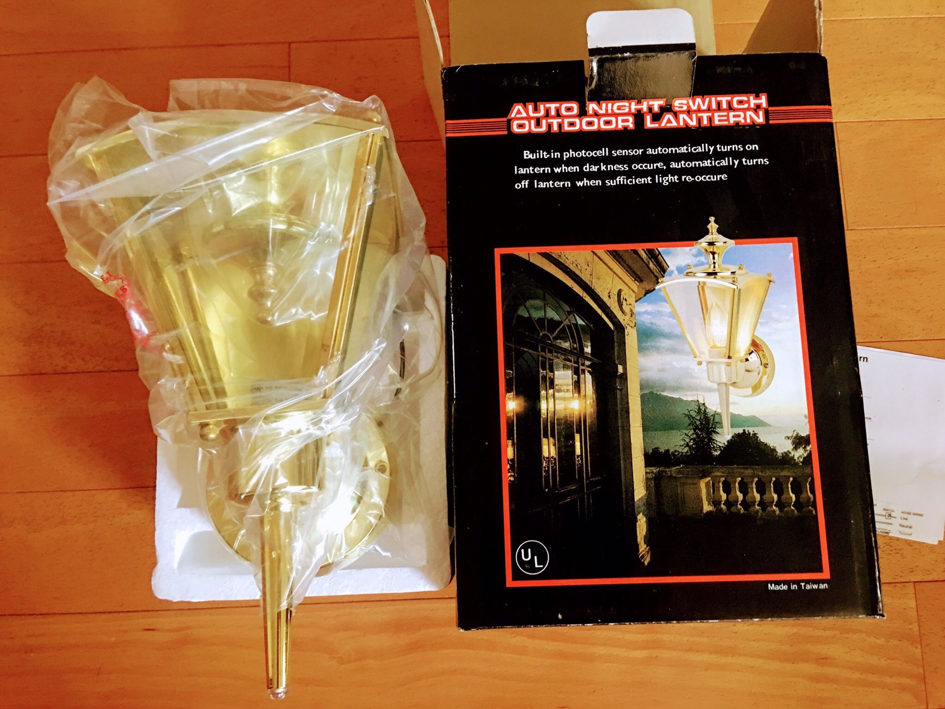 NEW 3 Automatic Night Switch Outdoor Lanterns