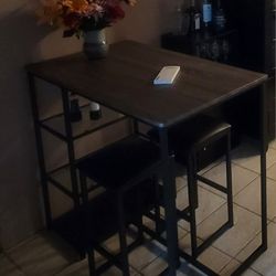 Barstool/table