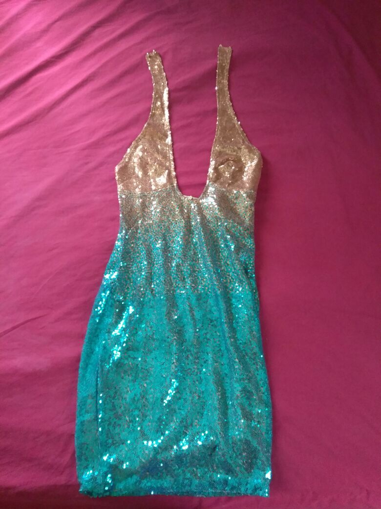 Size medium sequin dress never worn to small