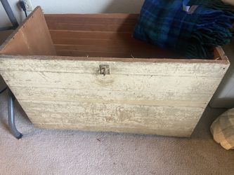 Tacoma Lumber Vintage Old Tongue And Groove Trunk 