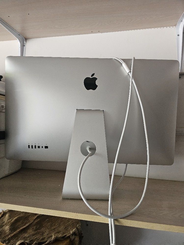 Apple Desktop Monitor
