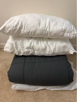Queen Size Down Alternative Comforter All Seasons 88”x88” and 2 pack Queen Size pillow 20”x30”