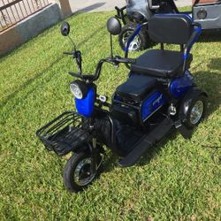 Tri-Wheel Electric Scooter 