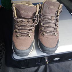 Nautica Male Hiking Boots Size 7