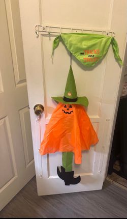 Halloween hanging pumpkin witch