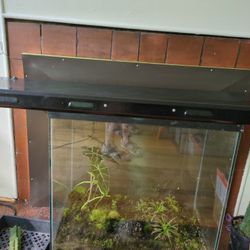 REDUCED! T5 Large Grow Light Fixture With Two Bulbs