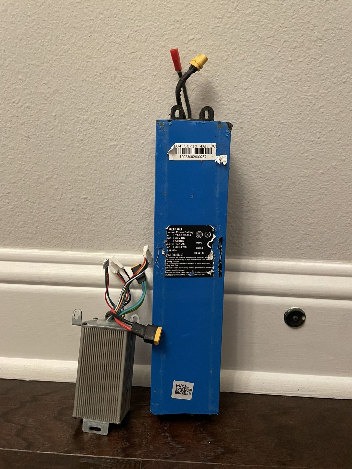 Electric scooter battery and controller