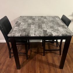 Sleek Like NEW 5 Piece Diner Style Set