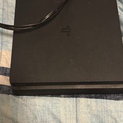 PS4 Slim 