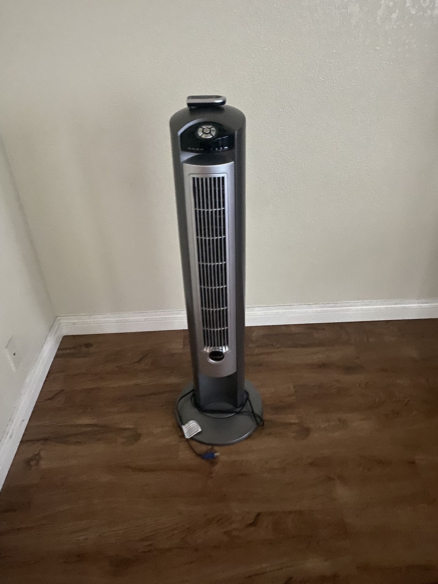 Lasko Oscillating Tower Fan 42”