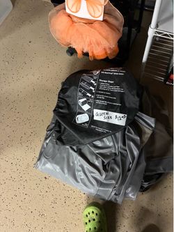 Queen size blowup mattress
