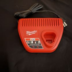 Milwaukee M12 Charger