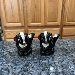 Vintage Ceramic 1950’s Skunk Pair Of Salt And Pepper Shakers.  Preowned No Stoppers 