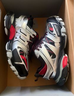 Balenciaga track size 42 450$