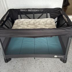 4 Moms Play Yard 