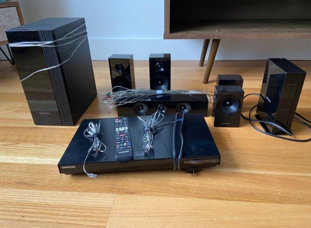 Samsung HT-E5500W HTIB Home Theatre System 5.1 Channel Blu Ray 1000 Watts With Speakers Controller And More