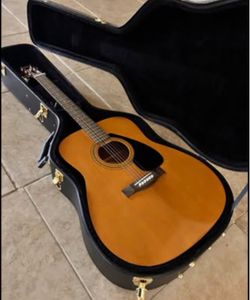 Acoustic Guitar (Yamaha FG-300A) with hard case