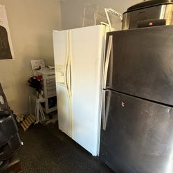 Refrigerator / Fridge / Freezer 