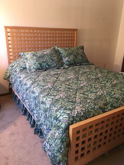 Laura Ashley Bramble Bedding and Comforter Set - Queen for Sale in