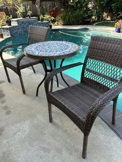 outdoor Patio Furniture, Excellent Condition, Table Is New, Chairs Look New, Priced To Sell, See My Profile For More Outdoor Furniture