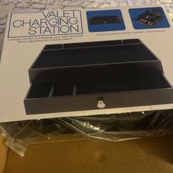 Valet Charging Station! Para Poner Su Cartera Teléfono $20.00Llaves
