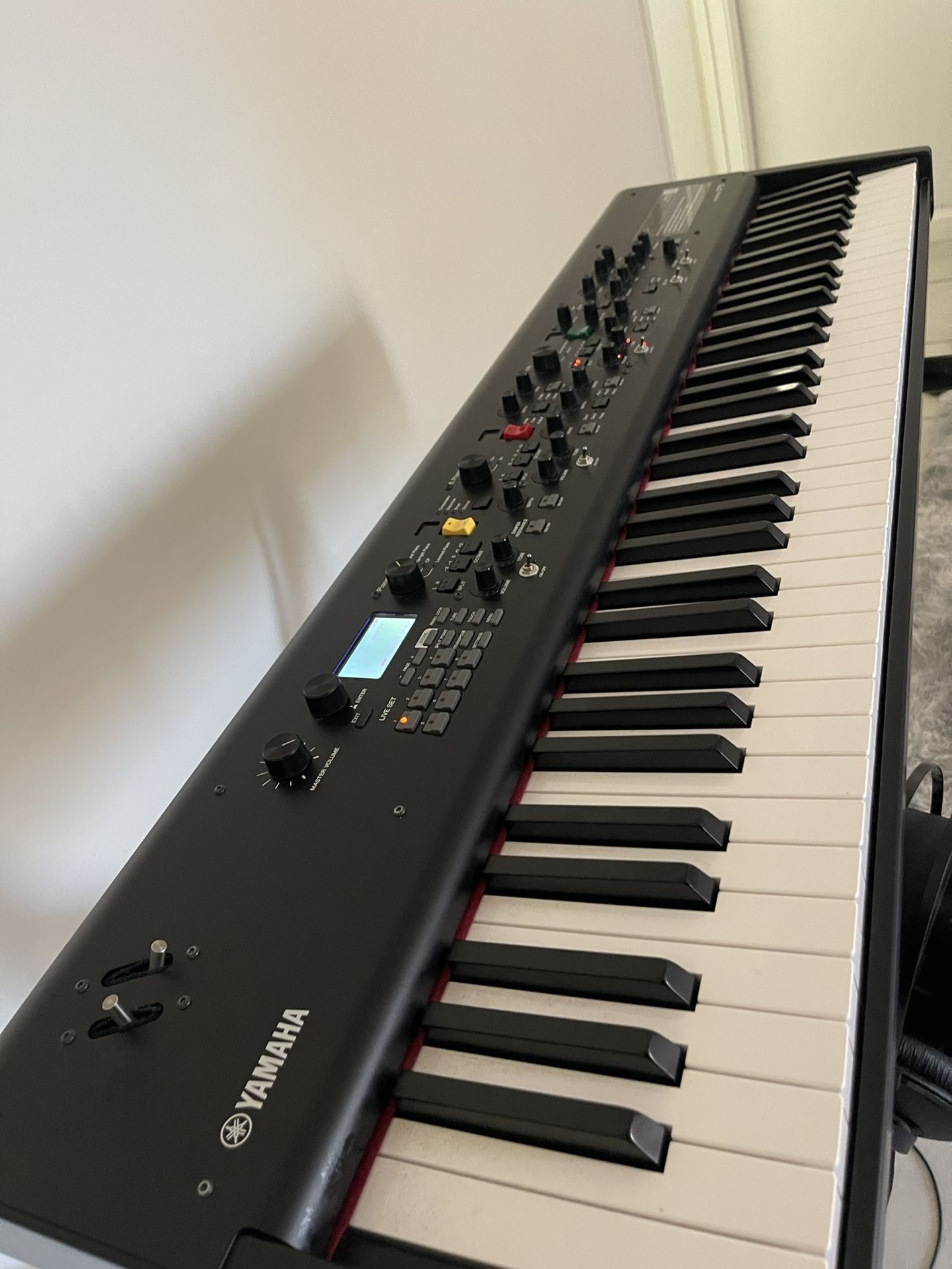 Yamaha CP73