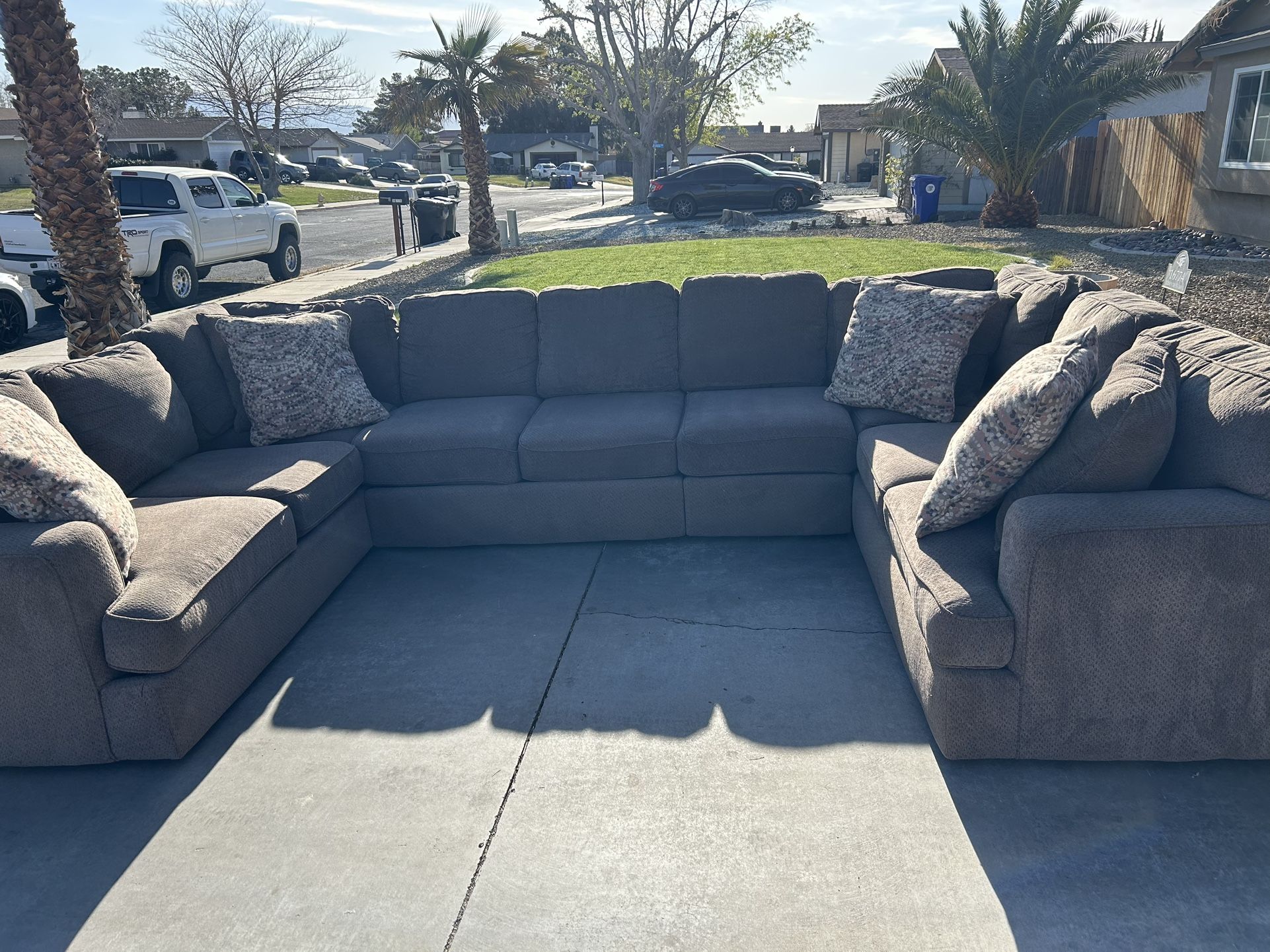 Large Sectional Couch  Very Nice. Like New. 