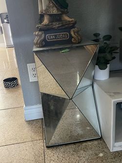 2 class mirror stools
