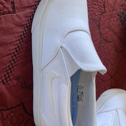Womens Nike Slip On