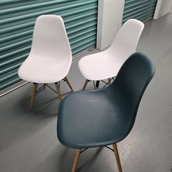 Modern kitchen dining set of 3 chairs wood/plastic green and white