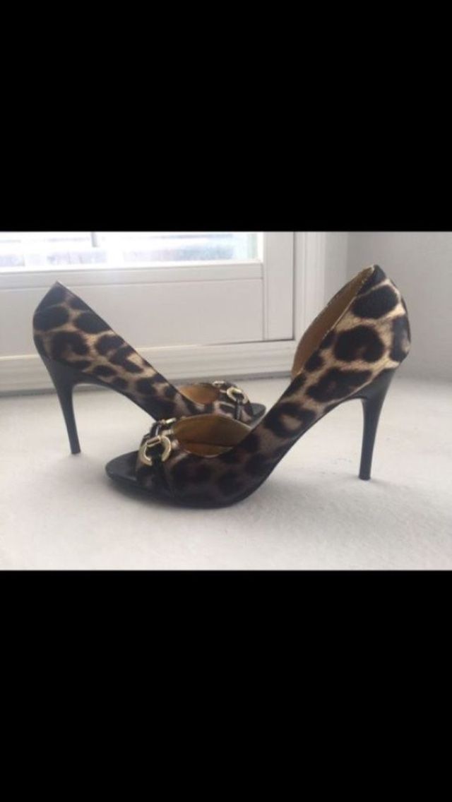 Beautiful high heel shoes size 8