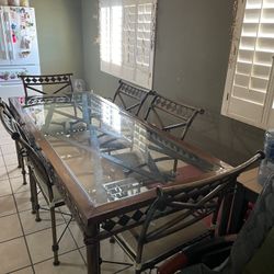 Dining Room Table / Chairs