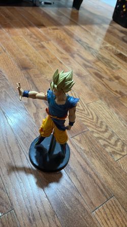 Goku figurine
