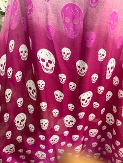 Alexander McQueen Skull 💀 Silk Square Scarf.