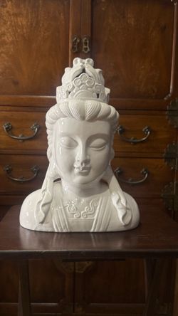 White Guanyin Bust Statue Bodhisattva / Buddha