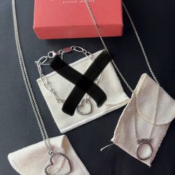 James Avery $60 cada uno