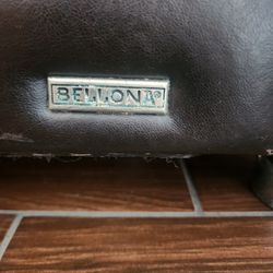 Vendo Mi Sala De 3 Piesas Las 3se Asen Cama Ytiwne Para Guardar Cosas