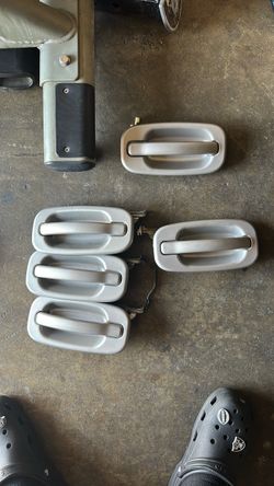 99-06 GM Chevy Escalade door handles