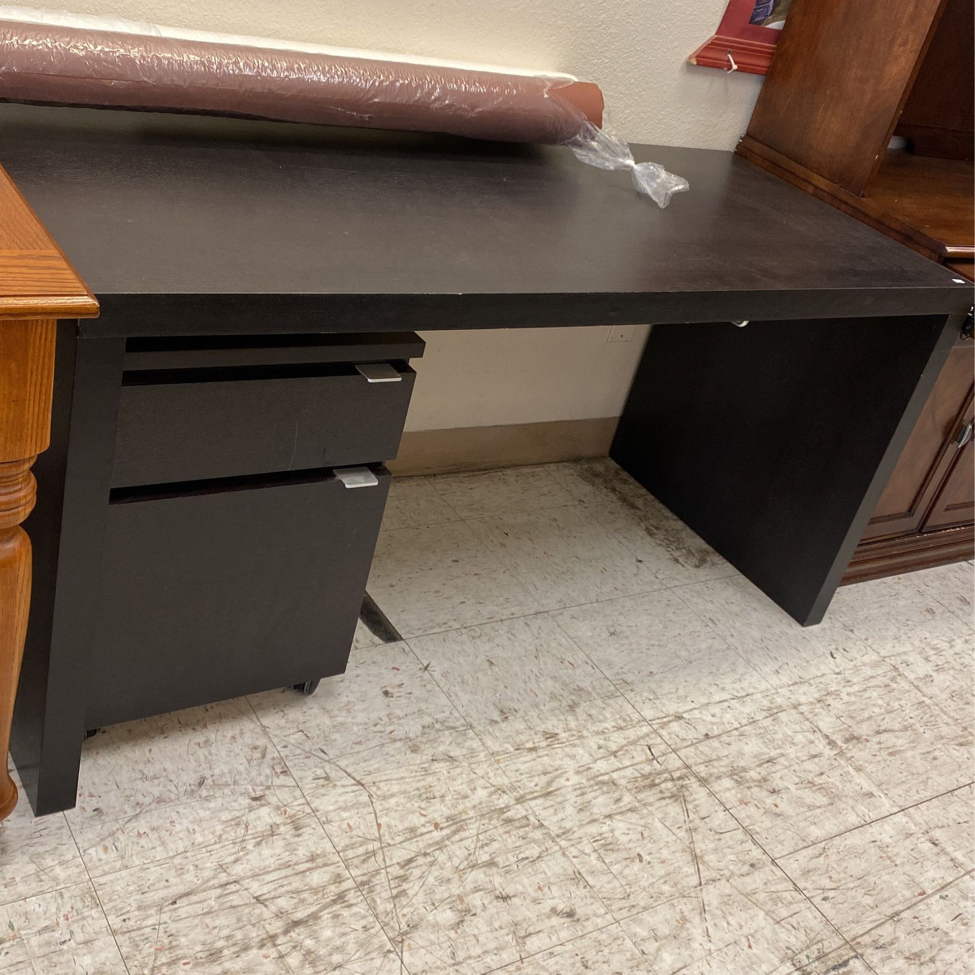 Black Desk With Roll Out Drawer And Wheels