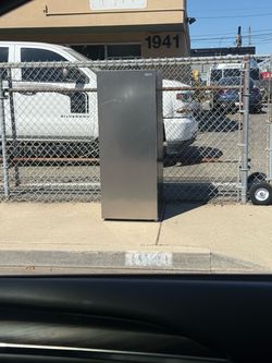 Free refrigerator in Costa Mesa