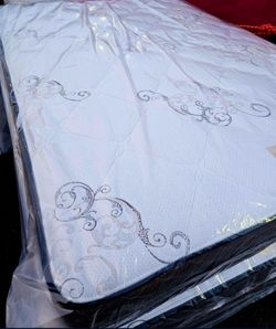 Eastern king $240 ,california king $240 ,Queen $200, full $185,  twin $155 mattress and box spring set < delivery available > Hablo español