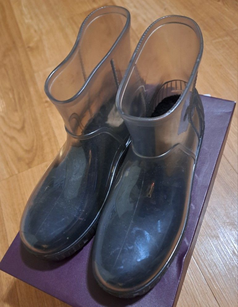 UGG WATERPROOF BOOTS SIZE 11