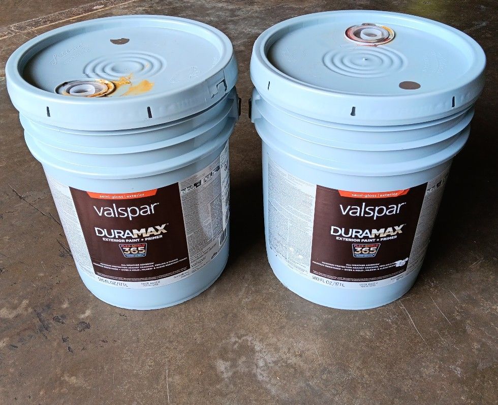(2) Lowe's Valspar DuraMax Exterior 5gal buckets for Sale in Mililani