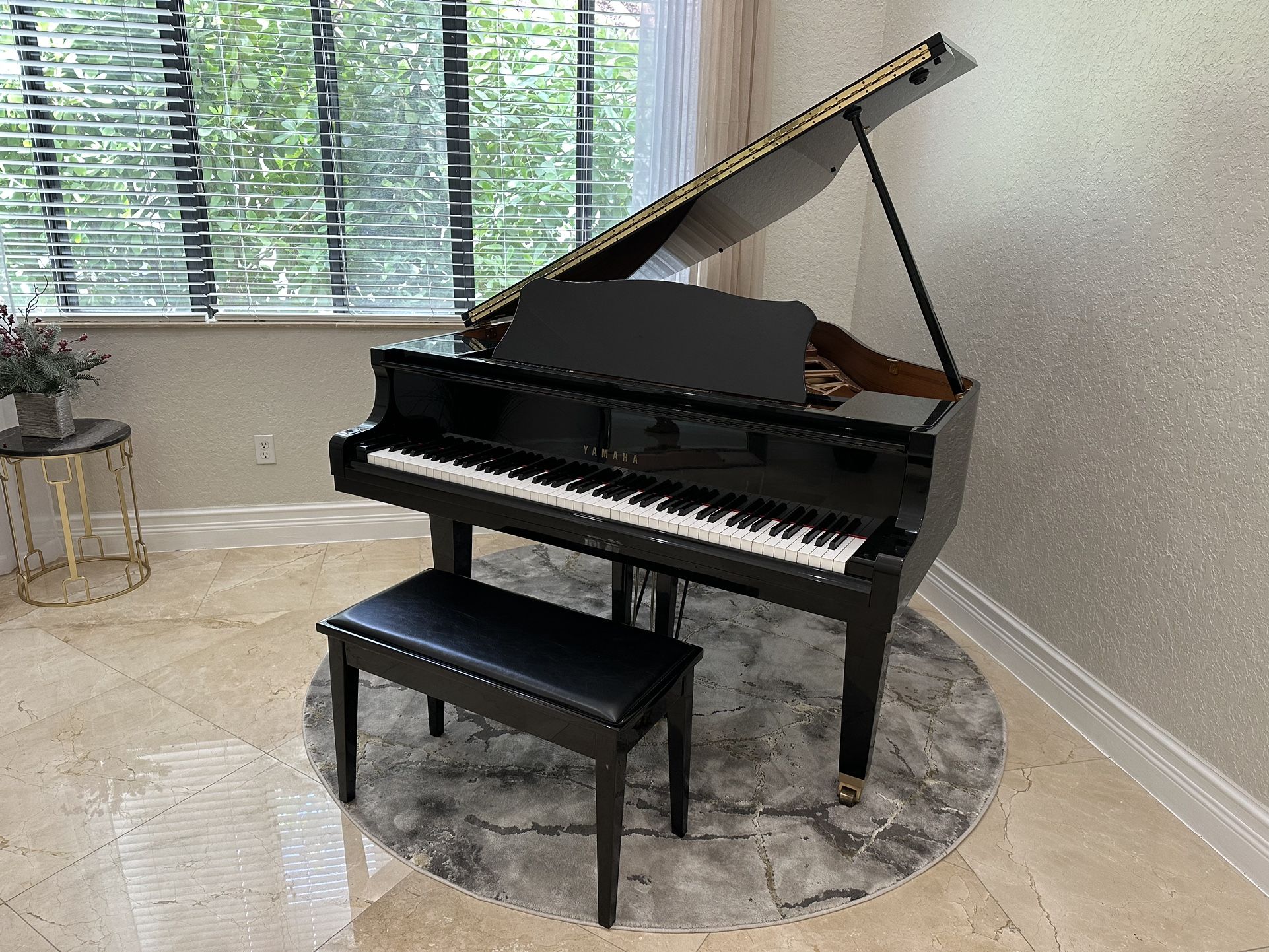 Yamaha GP1 Baby Grand Piano