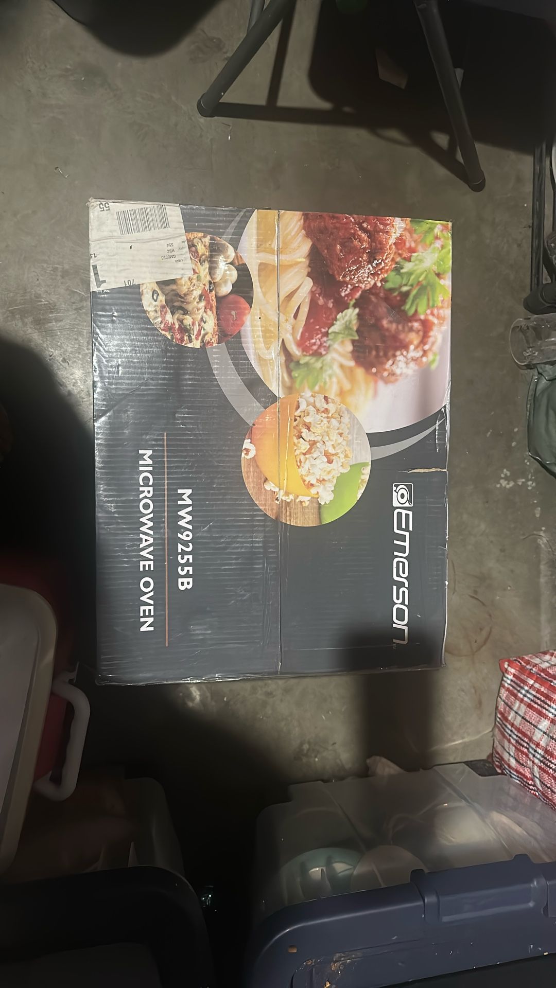 New Emerson Microwave Oven