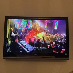 Smart Sony TV With Remote, Very Good Condition 
