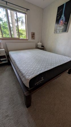 Cocoon by Sealy memory foam queen-sized mattress, great condition