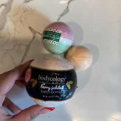 3 Bath Bombs 