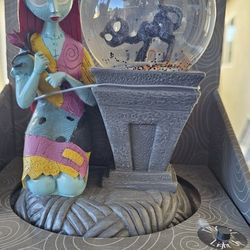 Nightmare Before Christmas Snow Globe 