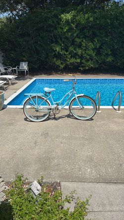 Girls schwinn bike. Good condition.